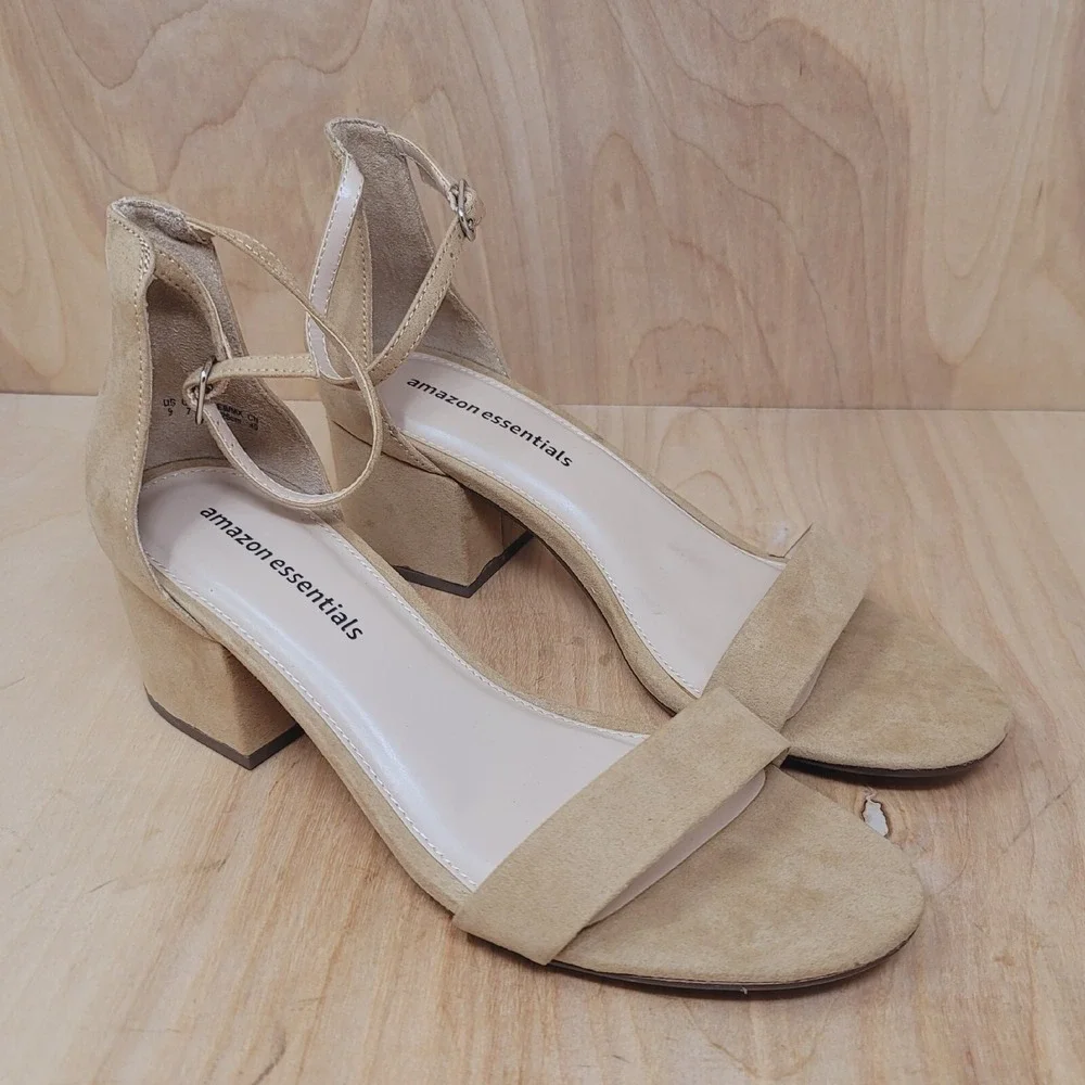 Amazon Essentials Womens Sandals Sz 9 M Beige Block Heels Ankle Strap Buckle